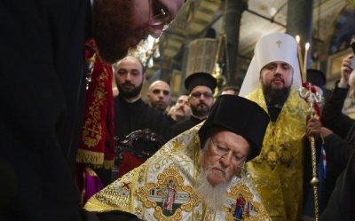 Патриарх Варфоломей подписывает томос / УНИАН