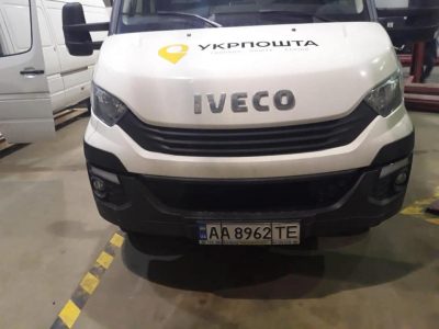 Микроавтобус Укрпочты был задержан на границе с сигаретами / Фото: Facebook/Иван Спринский