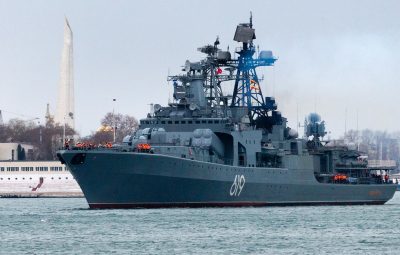 Россияне перекинули свой боевой корабль в бухту аннексированного Севастополя: опубликовано видео