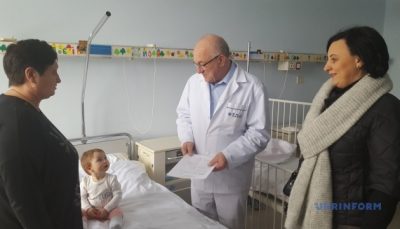 Софийку временно будет воспитывать вторая бабушка / Фото: Укринформ