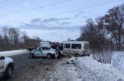 Под Чугуевом в результате смертельной аварии пострадали 11 человек Под Чугуевом в результате смертельной аварии пострадали 11 человек