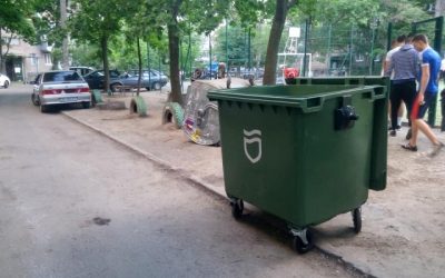 "В хозяйстве пригодится": Жители Днепра крадут мусорные баки ради квашеной капусты и соленых арбузов