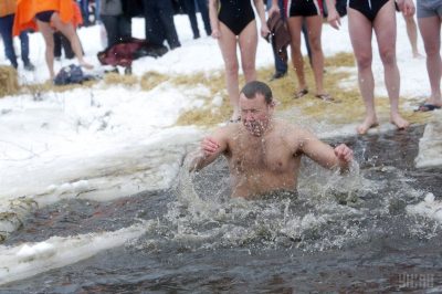 Крещенские купания: стало известно, где в Киеве можно будет окунаться на Крещение