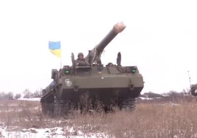 На Донбассе артиллеристы во время учений били из "Пионов"