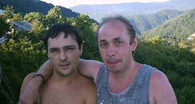 Автор хита "Белые розы" лечится от тяжкого недуга и живет в нищете