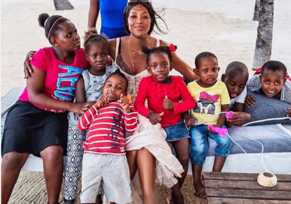 Наоми Кэмпбелл выступила в необычно трогательном амплуа