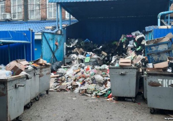 В Керчи коммунальщики перестали вывозить мусор