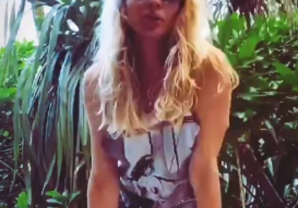 Лобода в отпуске похвасталась своей растяжкой: опубликованы фото