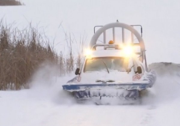 На Киевщине на водохранилище под лед ушел снегоход с рыбаками: есть жертвы