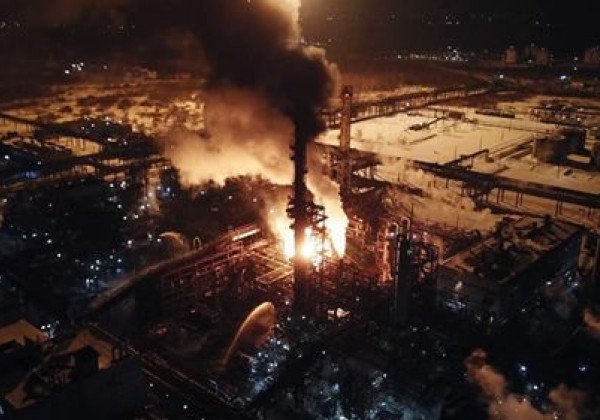 В полиции назвали причину мощного пожара на химзаводе на Прикарпатье