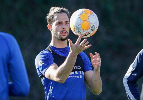 Легионер Динамо посетил детскую больницу "Охмадет"