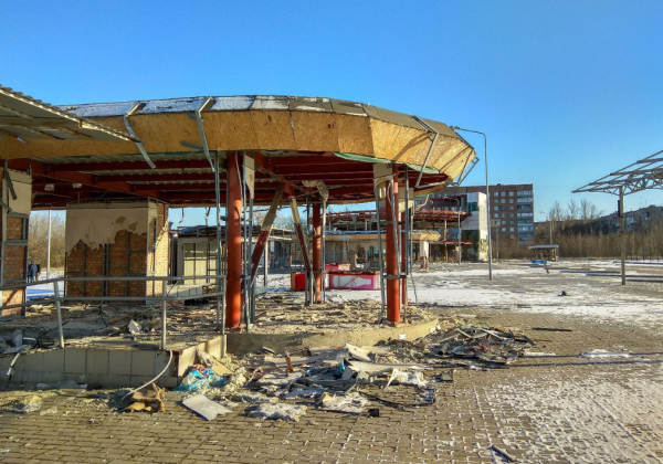 "Остались щепки": в Сети появились снимки разрушенного важного объекта в Донецке