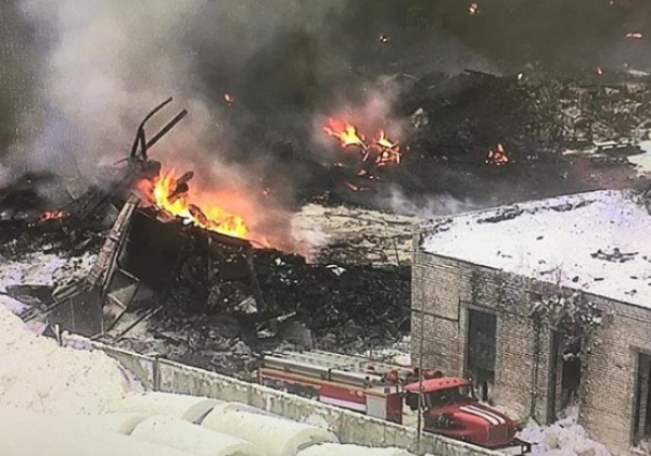 В России на химзаводе прогремел мощный взрыв: разрушено здание, есть пострадавшие