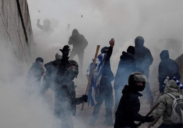 В Греции произошли жестокие столкновения митингующих с полицией, есть пострадавшие