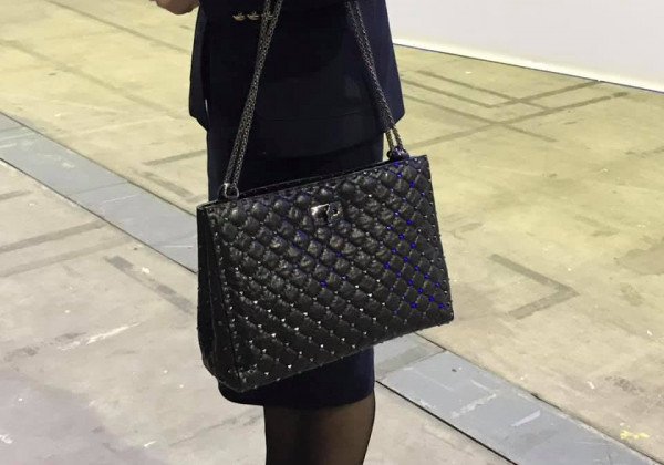 Жена Луценко пришла на съезд Порошенко с сумочкой почти за 100 тысяч гривен