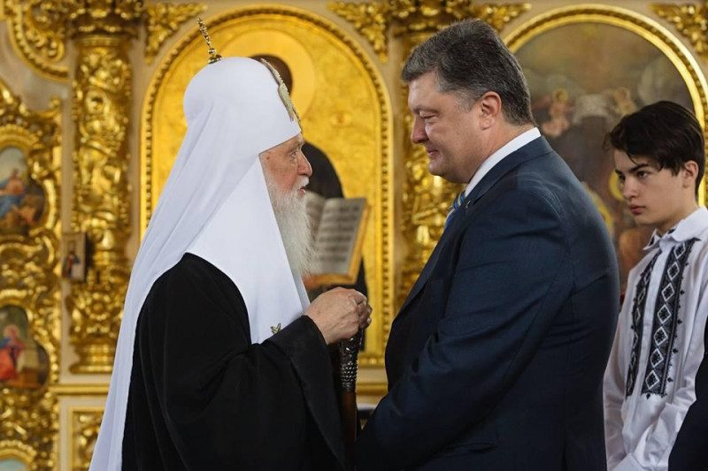 Порошенко присвоил Филарету звание Героя Украины