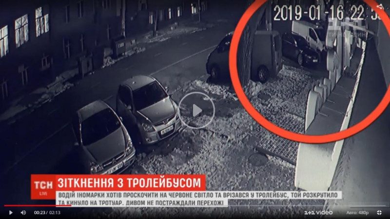 В Одессе авто протаранило троллейбус