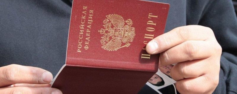 Социолог спрогнозировал, станет ли Россия выдавать паспорта жителям оккупированного Донбасса