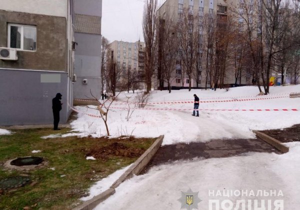 В Харькове нападавшие стреляли офицеру полиции в голову В Харькове нападавшие стреляли офицеру полиции в голову