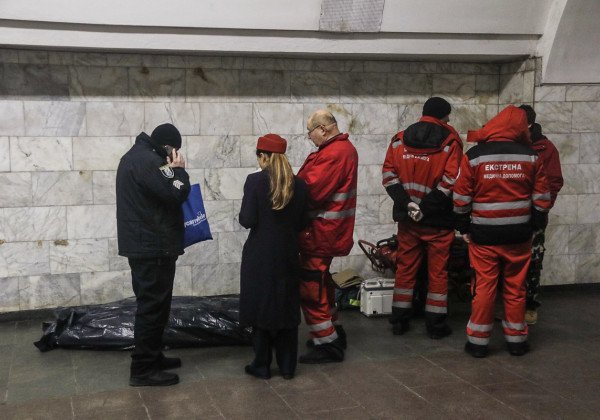 В киевском метро скончался мужчина В киевском метро скончался мужчина