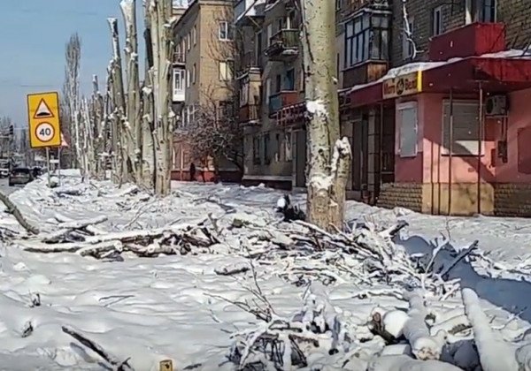 В Горловке зимой трамваи не могут ездить, а людям приходится стоять в очереди за питьевой водой, выяснили журналисты В Горловке зимой трамваи не могут ездить, а людям приходится стоять в очереди за питьевой водой, выяснили журналисты