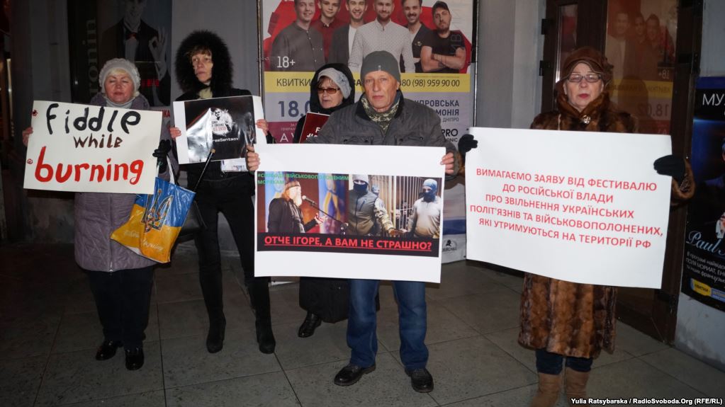 В Днепре активисты протестуют против кинофестиваля под эгидой филиала РПЦ