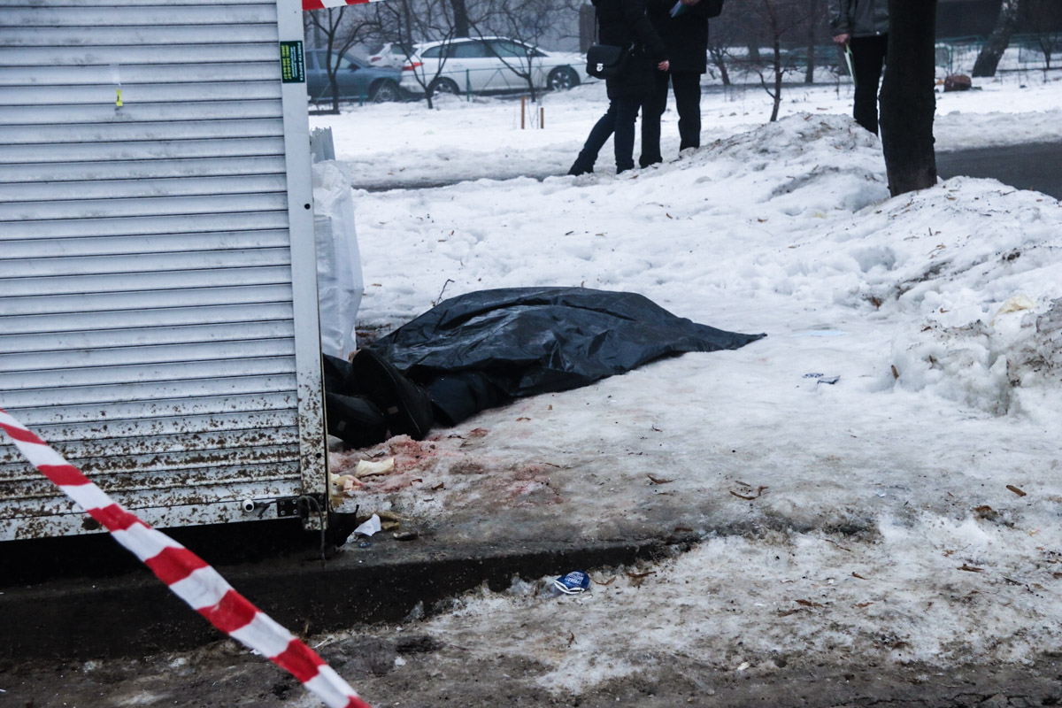 В Киеве на улице найден мертвым мужчина