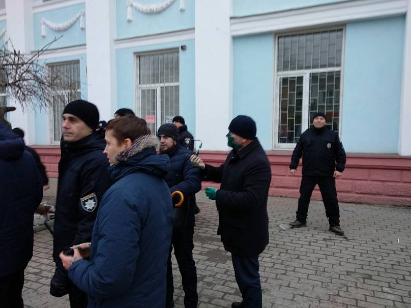 Вилкула облили зеленкой