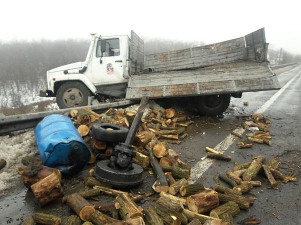 ДТП из-за ям на трассе Одесса-Киев