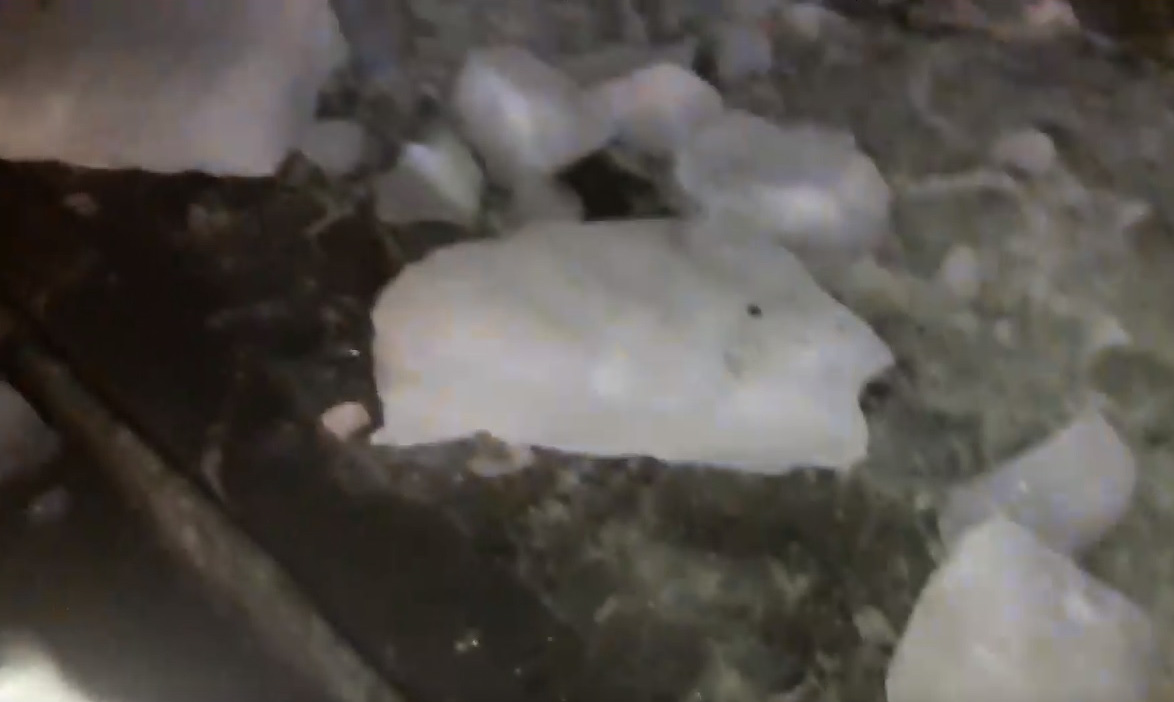 В Полтаве на девочку упала ледяная глыба с крыши дома