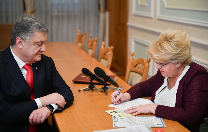 Петр Порошенко подал в ЦИК документы для регистрации кандидатом в президенты