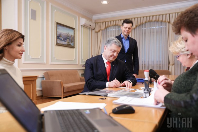Петр Порошенко подал в ЦИК документы для регистрации кандидатом в президенты