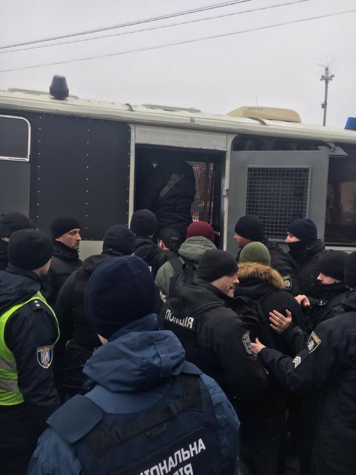 В Киеве произошли стычки между полицейскими и активистами инициативы 