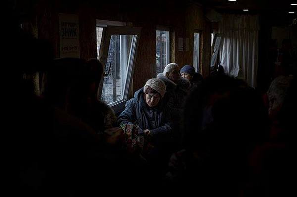 Очереди из пенсионеров на Донбассе