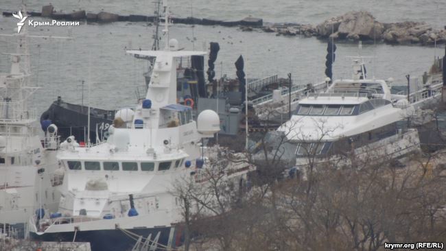 Захваченные корабли в Керчи Захваченные корабли в Керчи