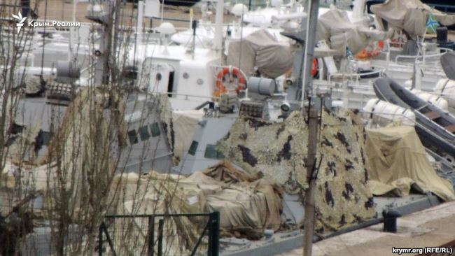 Захваченные корабли в Керчи Захваченные корабли в Керчи