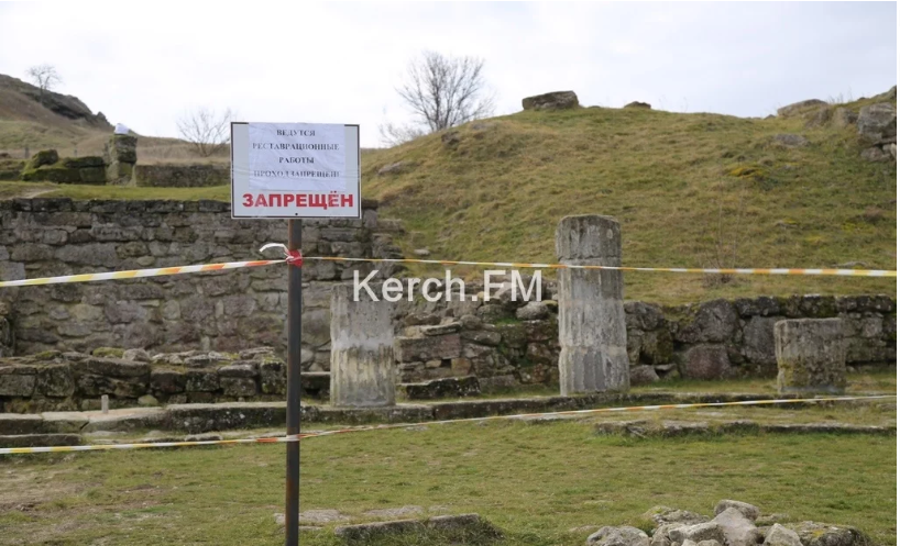 Разрушились колонны Пантикапея