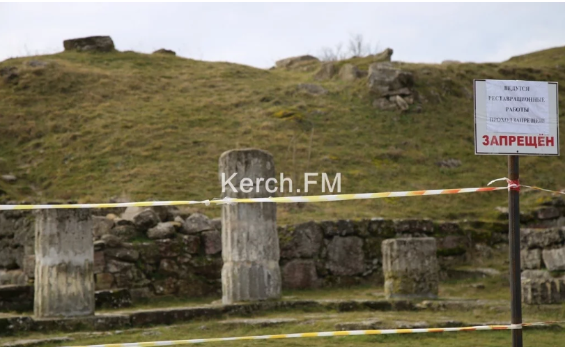 Разрушились колонны Пантикапея