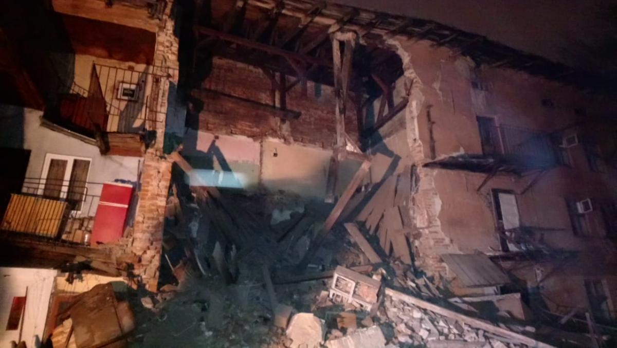 В центре Львова с грохотом обрушился дом: опубликованы фото