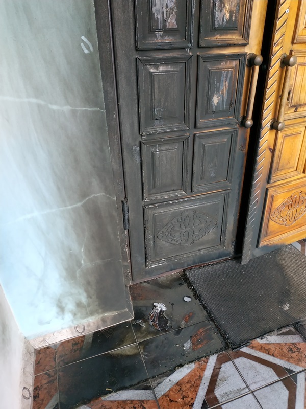 В Кривом Роге подожгли двери храма УПЦ МП