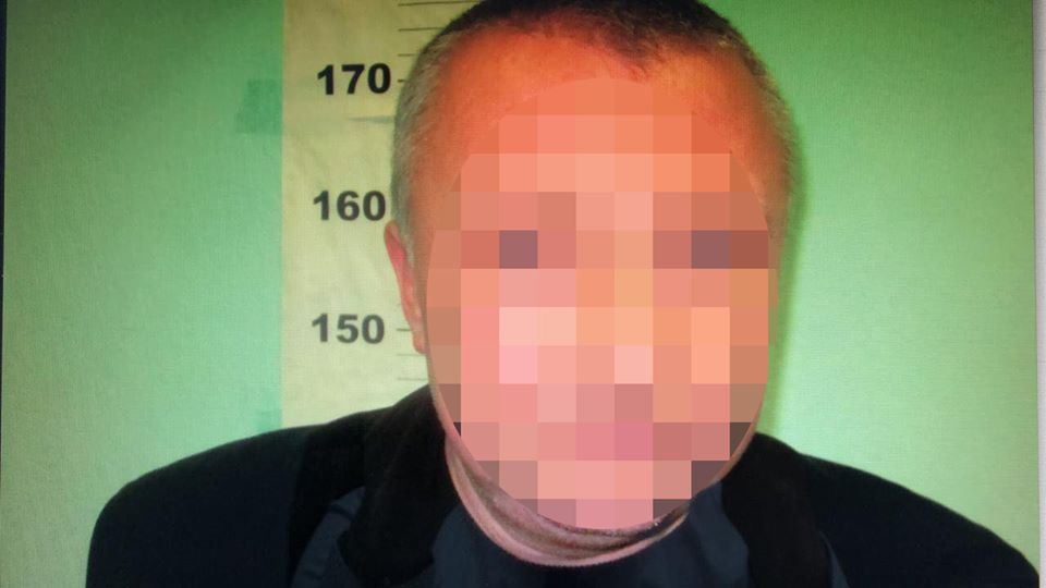 В киевском метро мужчина показал пенис 12-летней девочке В киевском метро мужчина показал пенис 12-летней девочке
