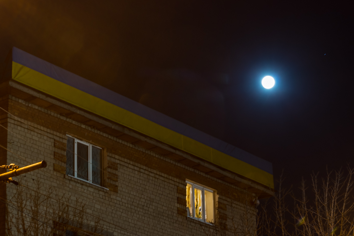 Над Днепром сфотографировали суперлуну