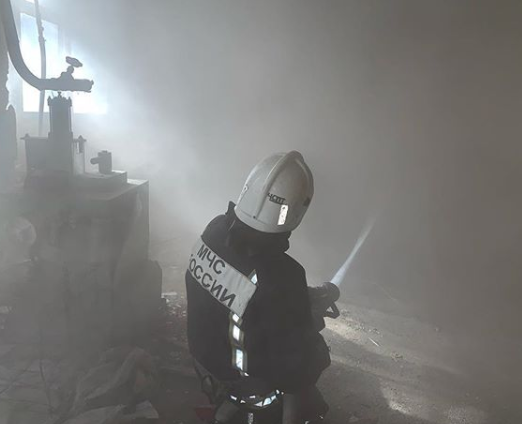 В Симферополе произошел пожар на заводе пластмасс