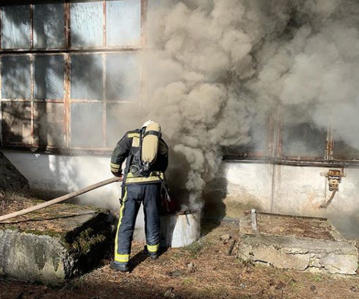 В Симферополе произошел пожар на заводе пластмасс
