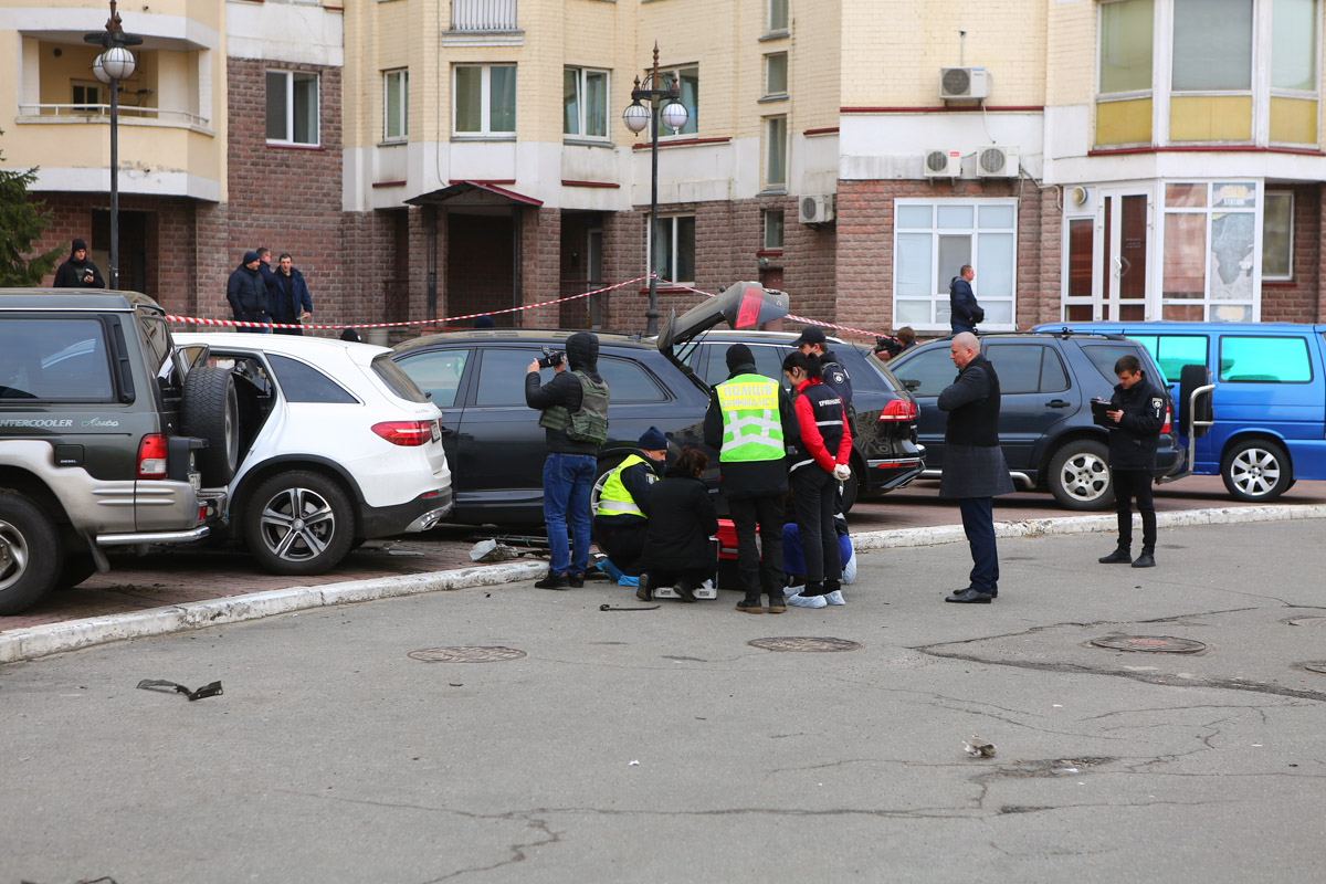 В Киеве на Оболони взорвалась Audi Q7