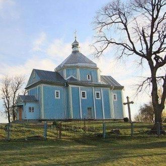 Прихожане и священник закрыли друг от друга церковь / Фото: Facebook/Радошивка