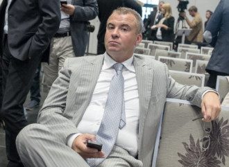 Журналисты узнали, что Олег и Игорь Гладковские заработали на поставке высотомеров для Ан-26 Журналисты узнали, что Олег и Игорь Гладковские заработали на поставке высотомеров для Ан-26
