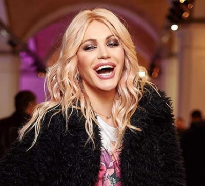 Травести-дива Монро посоветовала, что когда человек чувствует одиночество, ему нужно вспомнить, что он есть у себя