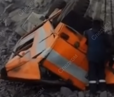 В России КамАЗ с рабочими упал с обрыва, много жертв и пострадавших