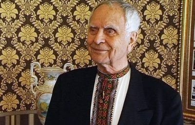 Поэт Дмитрий Павличко написал оду во славу Порошенко. Его высмеяли в сети